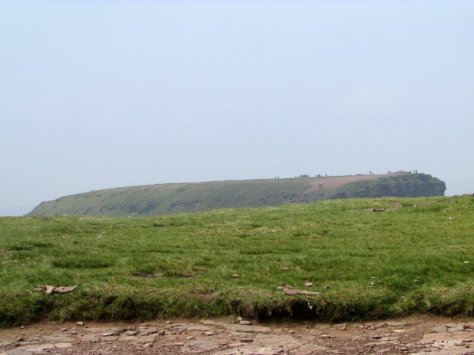 9._Brecon_Beacons_National_Park_widok_na_Corn_Du_z_Pen_y_Fan_gory_stolowe