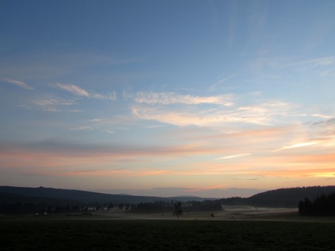 Hala_Izerska_zachod_slonca_mgly