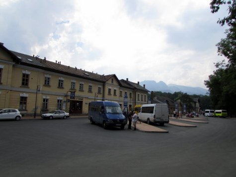 Zakopane_plac_dworcowy_ze_stanowiskami_2