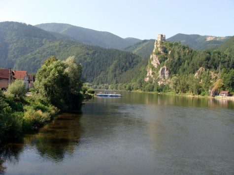 Zamek_Strecno_Vah